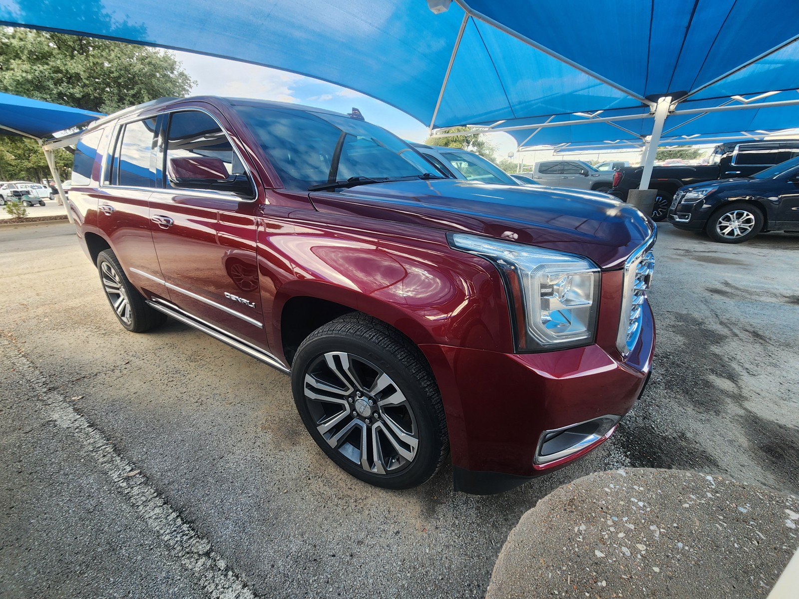 Used 2019 GMC Yukon Denali w/ Denali Ultimate Package AWD/4WD image 1