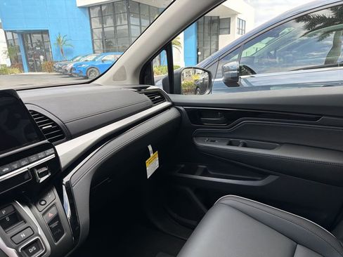 New 2026 Honda Odyssey Touring image 17