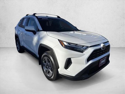 Used 2025 Toyota RAV4 XLE image 8