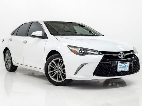 Used 2016 Toyota Camry SE image 5