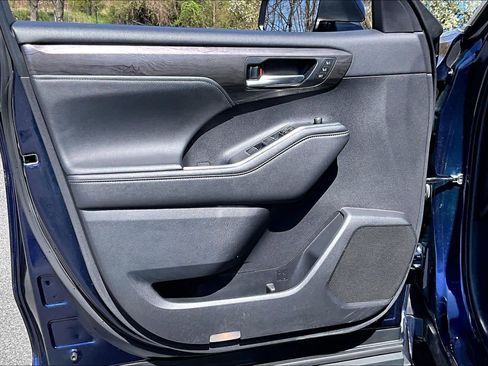 Used 2023 Toyota Highlander Platinum image 22