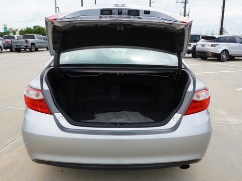 Used 2015 Toyota Camry XLE w/ Moonroof Package FWD image 38