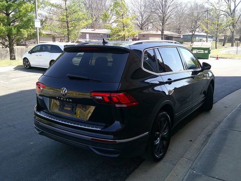 Used 2022 Volkswagen Tiguan SE image 5