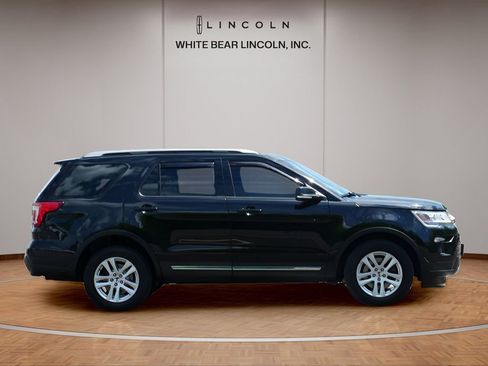 Used 2018 Ford Explorer XLT w/ Equipment Group 202A AWD/4WD image 4