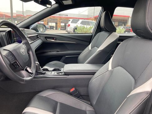 Used 2025 Toyota Camry SE image 9