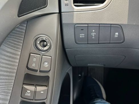 Used 2013 Hyundai Elantra GLS w/ Preferred Pkg FWD image 12
