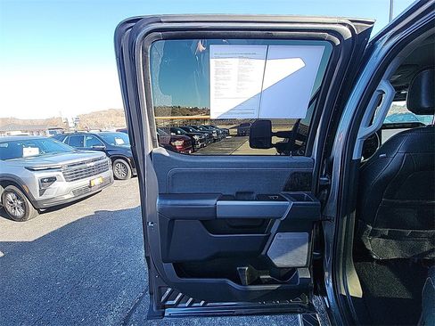 Used 2023 Ford F350 Lariat image 27