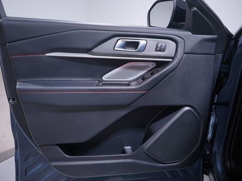 Used 2025 Ford Explorer ST image 17