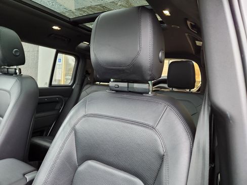 Used 2024 Land Rover Defender 110 S image 11