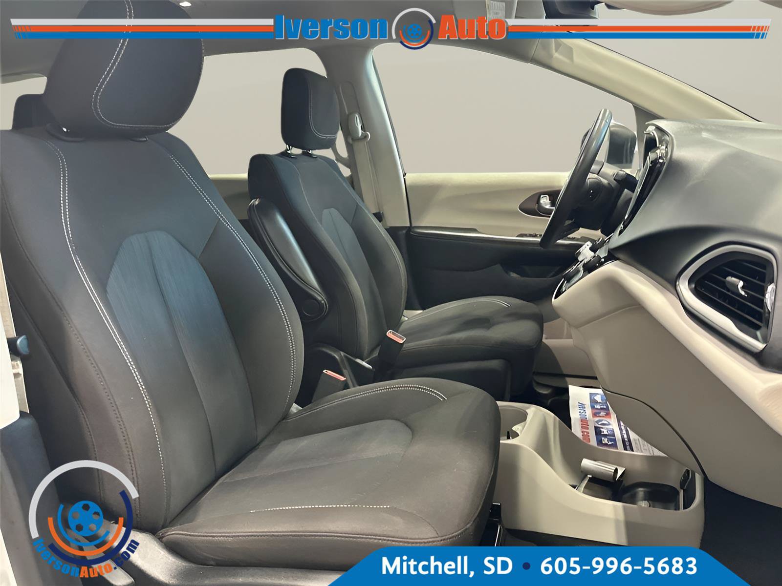 Used 2023 Chrysler Voyager LX FWD image 35