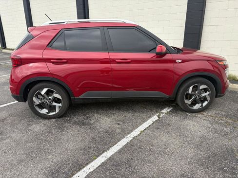 Used 2023 Hyundai Venue SEL FWD image 4