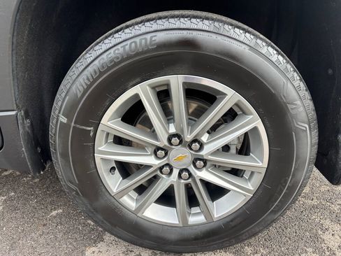 Used 2023 Chevrolet Traverse LT image 8