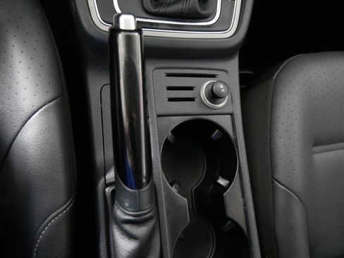 Used 2016 Volkswagen Golf Limited Edition image 29