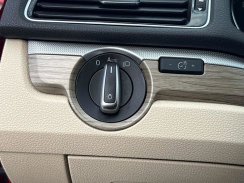 Used 2017 Volkswagen Passat 1.8T SE image 34