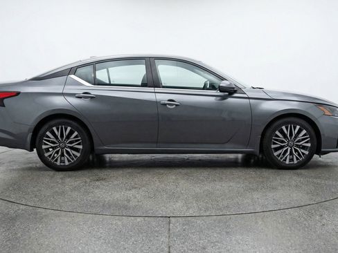 Used 2025 Nissan Altima 2.5 SV image 11