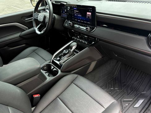 Used 2023 Chevrolet Colorado Z71 w/ Z71 Convenience Package 2 image 17