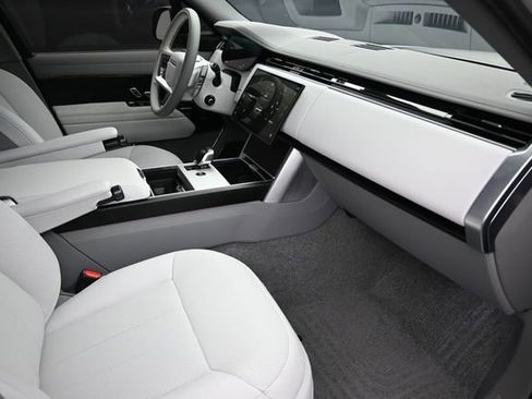 Used 2025 Land Rover Range Rover SV AWD/4WD image 18