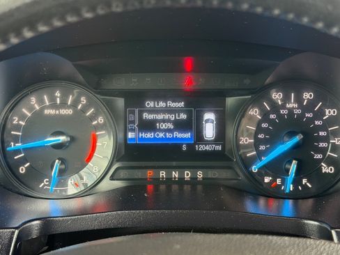 Used 2017 Ford Explorer XLT FWD image 27