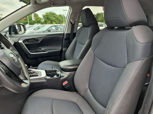 Used 2020 Toyota RAV4 LE FWD image 14