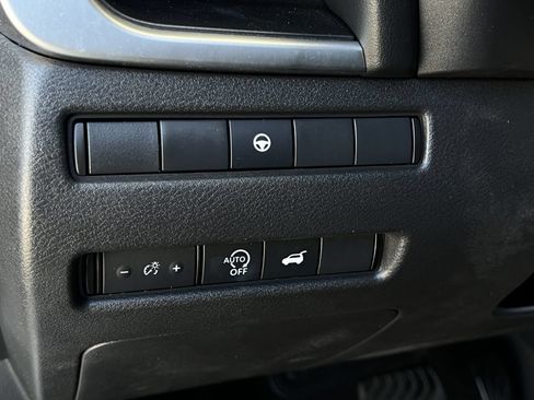 Used 2024 Nissan Rogue SV FWD image 13