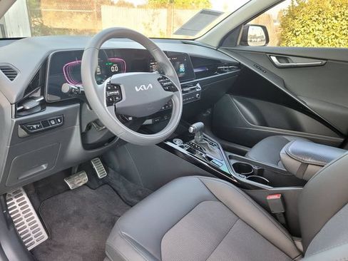 Certified 2025 Kia Niro EX Touring FWD image 12