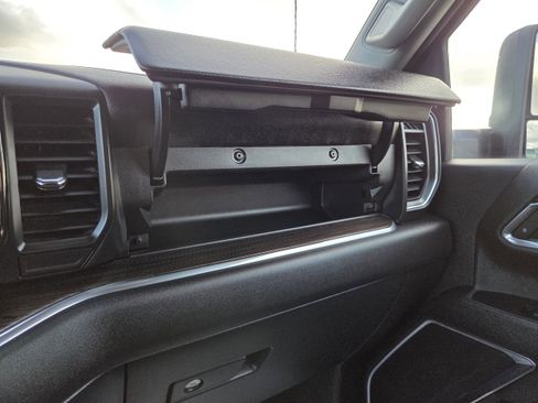 Used 2024 Chevrolet Silverado 2500 LT image 36