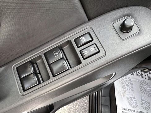 Used 2022 Nissan Frontier SV AWD/4WD image 9