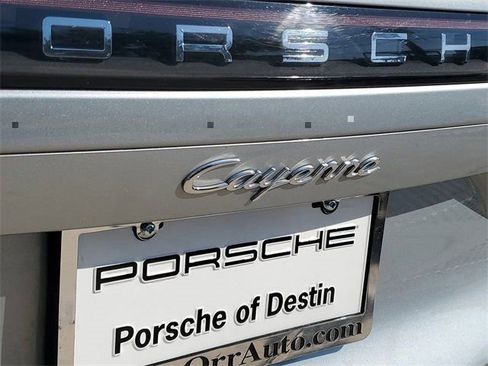 Used 2021 Porsche Cayenne AWD/4WD image 40