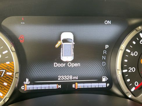 Used 2022 Jeep Renegade Latitude AWD/4WD image 12
