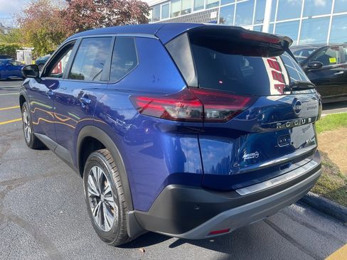 Certified 2023 Nissan Rogue SV image 3