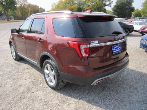 Used 2016 Ford Explorer XLT w/ Equipment Group 202A image 5