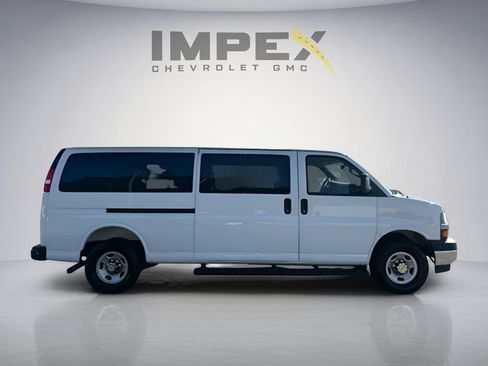 Used 2025 Chevrolet Express 3500 LT w/ LT Preferred Equipment Group RWD image 6