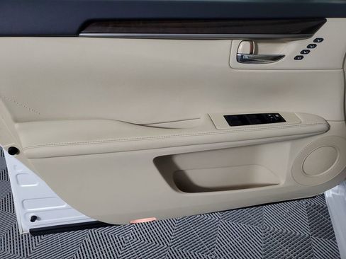 Used 2015 Lexus ES 350 w/ Premium Package FWD image 17