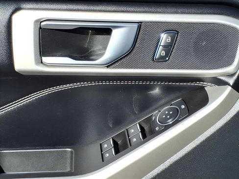 Used 2022 Ford Explorer XLT image 19