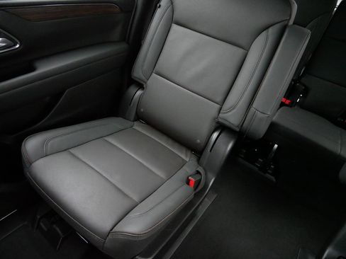 Used 2024 Chevrolet Suburban High Country image 12