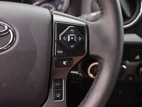 Used 2021 Toyota Tacoma TRD Off-Road AWD/4WD image 12