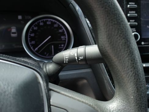 Used 2022 Toyota Camry LE AWD/4WD image 28