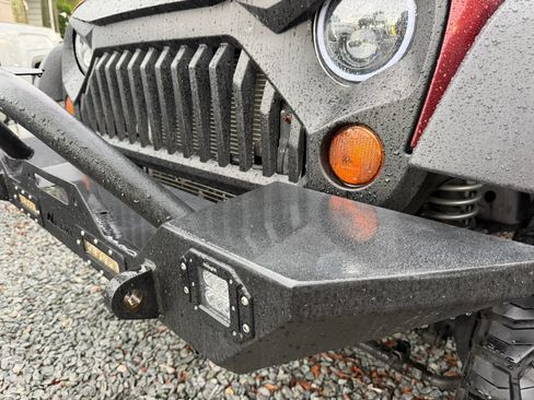 Used 2010 Jeep Wrangler Unlimited Sport AWD/4WD image 13