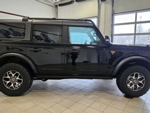 Used 2023 Ford Bronco Badlands image 4