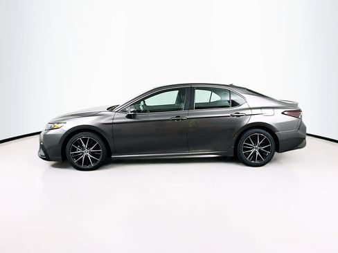 Used 2023 Toyota Camry SE image 4