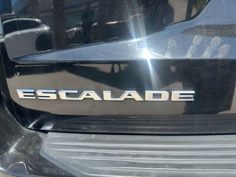 Used 2023 Cadillac Escalade Premium Luxury AWD/4WD image 17