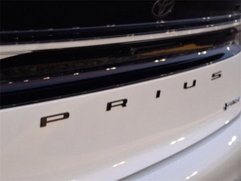 New 2026 Toyota Prius SE image 15
