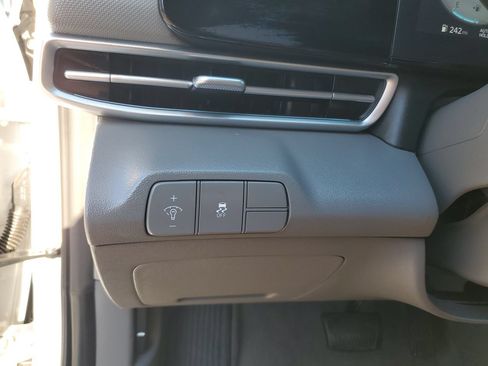Used 2025 Hyundai Elantra SEL FWD image 29