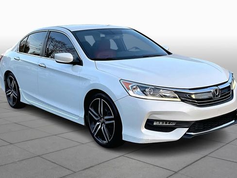 Used 2016 Honda Accord Sport image 2