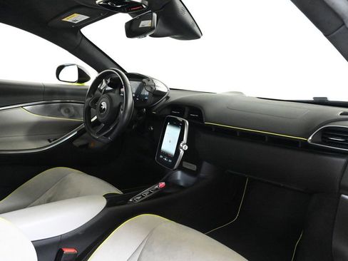 Used 2023 McLaren Artura image 15