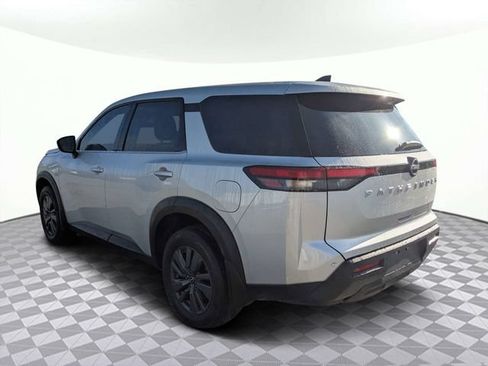 Used 2025 Nissan Pathfinder S FWD image 5