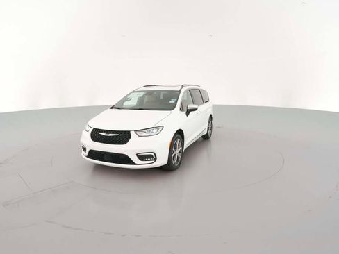 New 2026 Chrysler Pacifica Pinnacle image 3