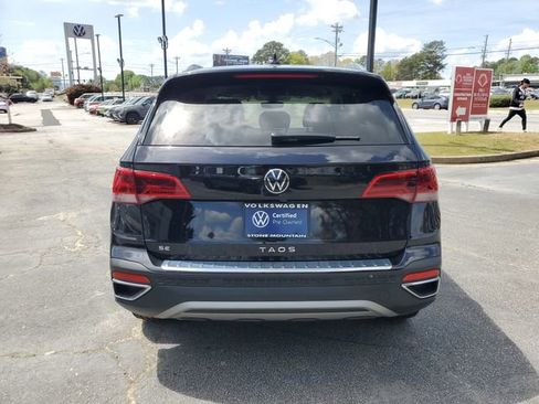 Certified 2023 Volkswagen Taos SE image 5