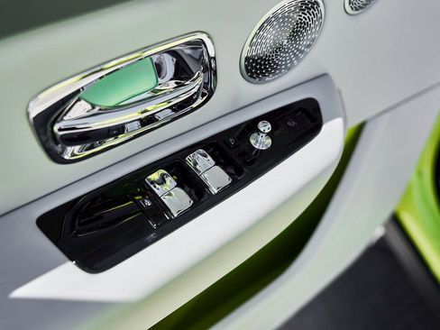 Used 2024 Rolls-Royce Cullinan image 42