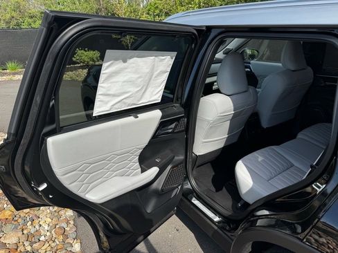 New 2025 Mitsubishi Outlander AWD image 21